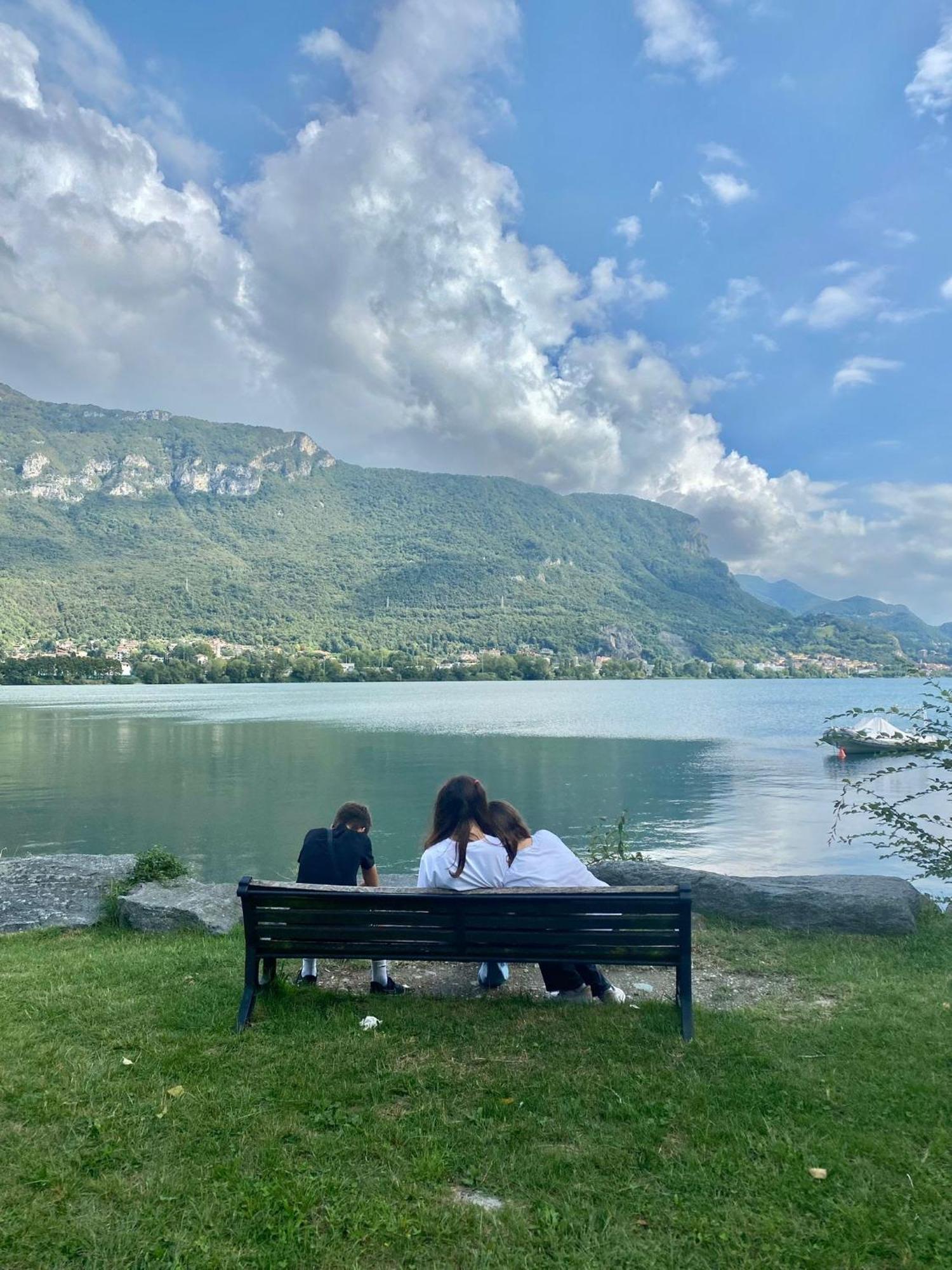 Le Rose Sul Lago Pescate Екстер'єр фото