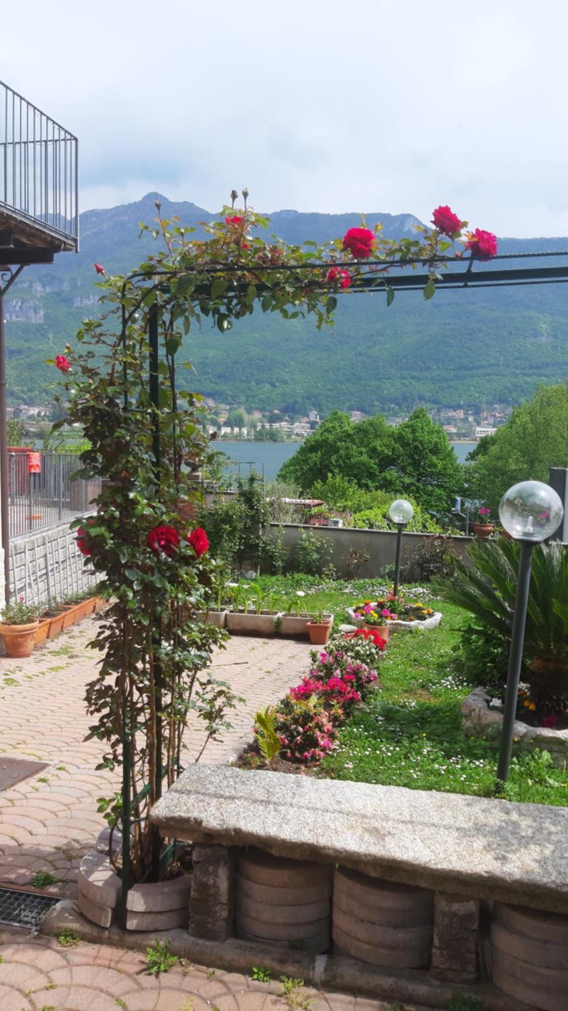 Le Rose Sul Lago Pescate Екстер'єр фото