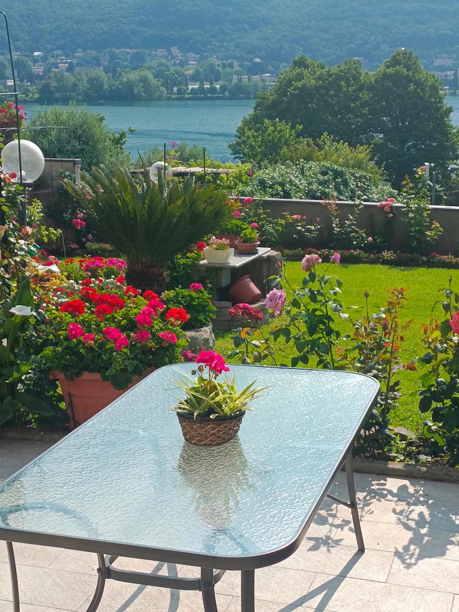 Le Rose Sul Lago Pescate Екстер'єр фото