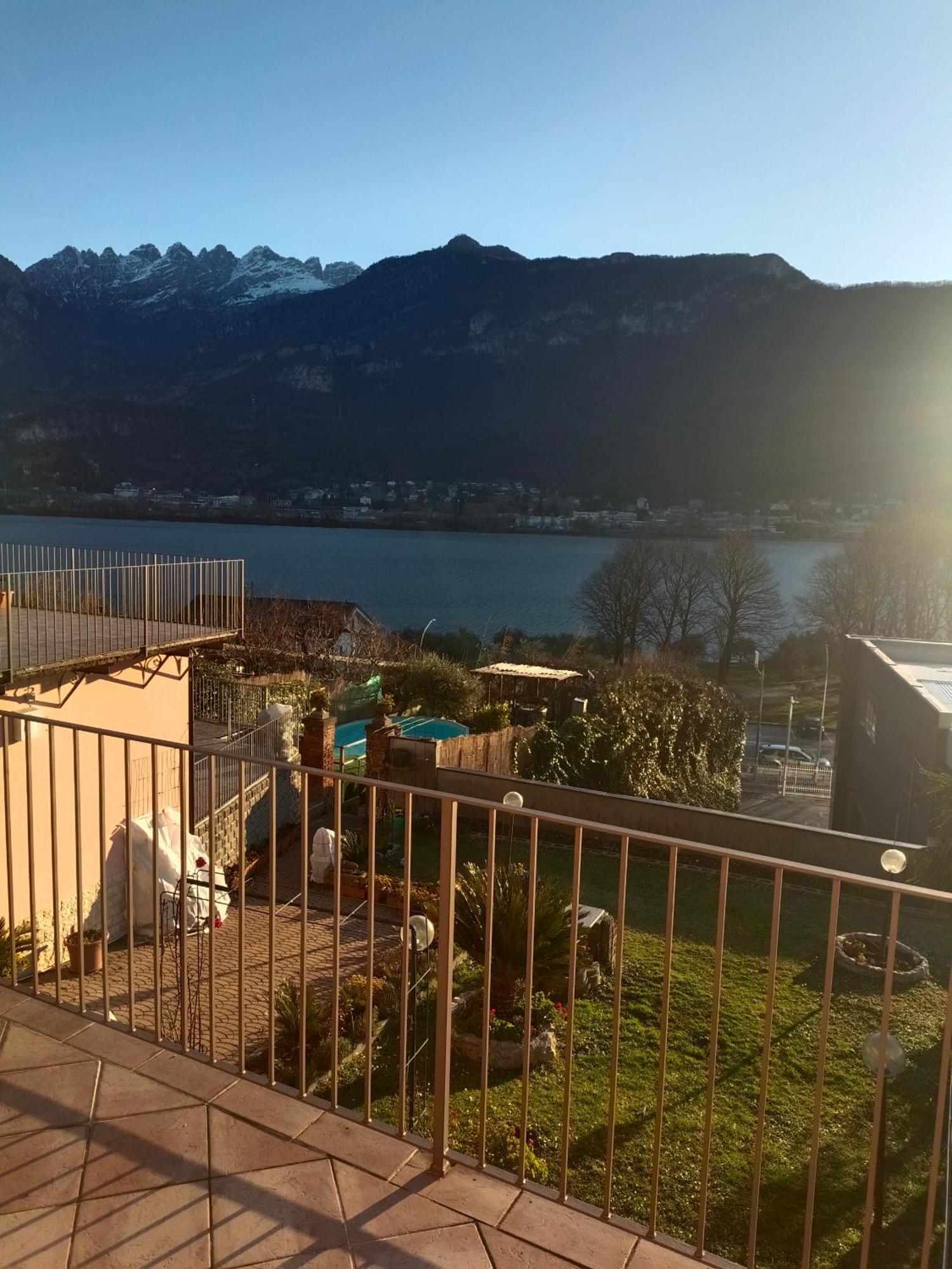 Le Rose Sul Lago Pescate Екстер'єр фото